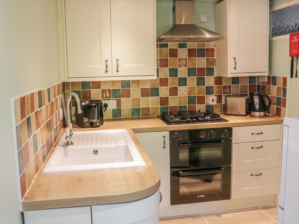 8 Stonegate Villa Bentham Exterior photo